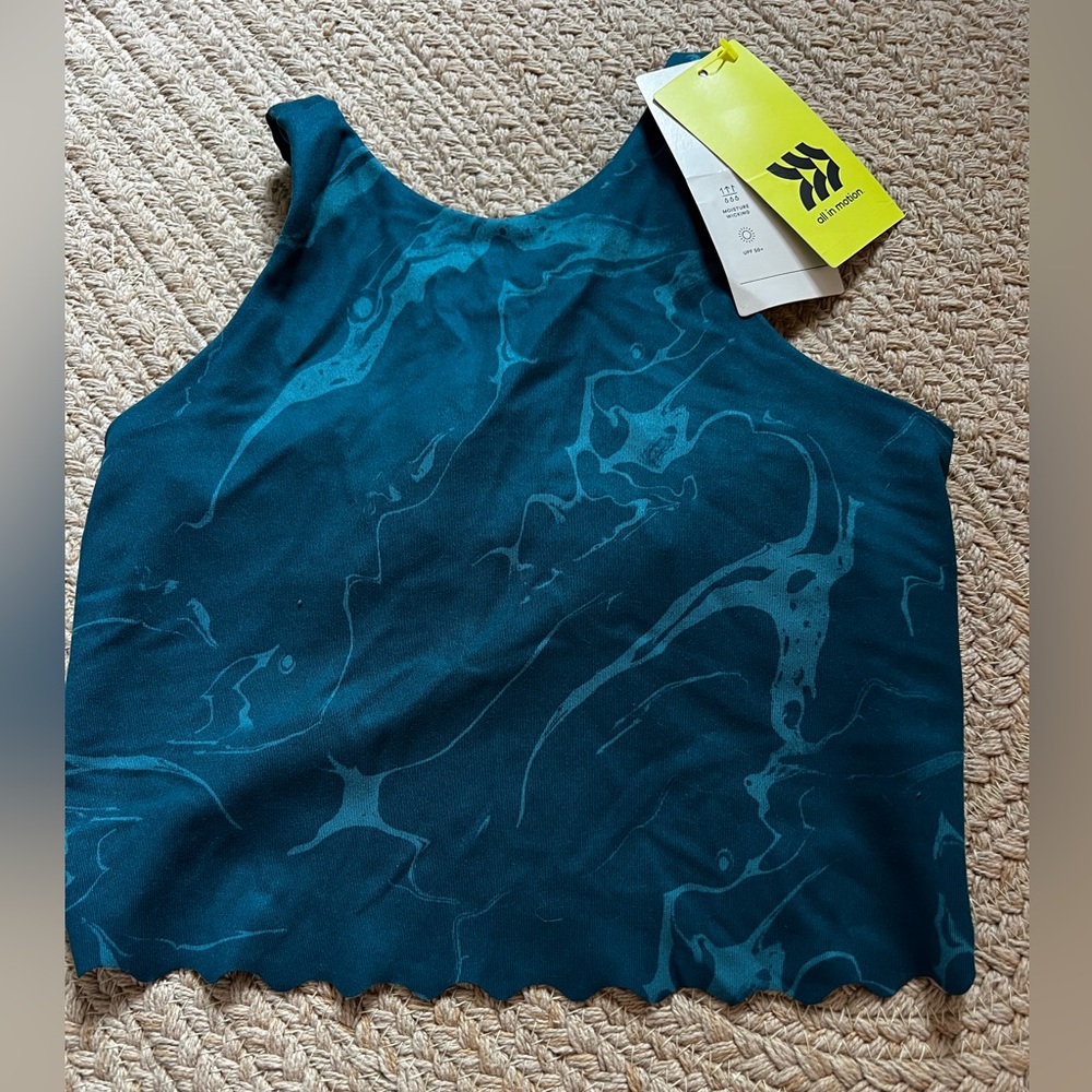BRAND NEW Girls All In Motion top size S